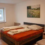 Se Spolecnym Bazenem Apartment *