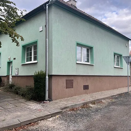 Apartman Se Spolecnym Bazenem Zlonice