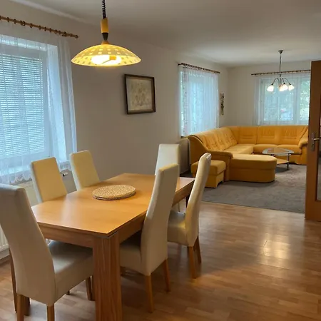 Se Spolecnym Bazenem Zlonice