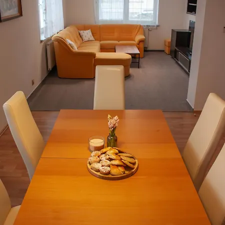 Se Spolecnym Bazenem Apartment *