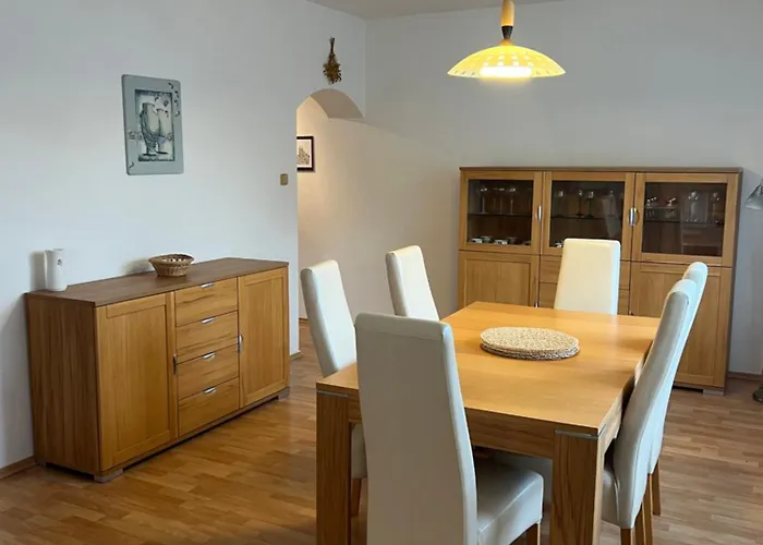 Se Společným Bazénem Zlonice