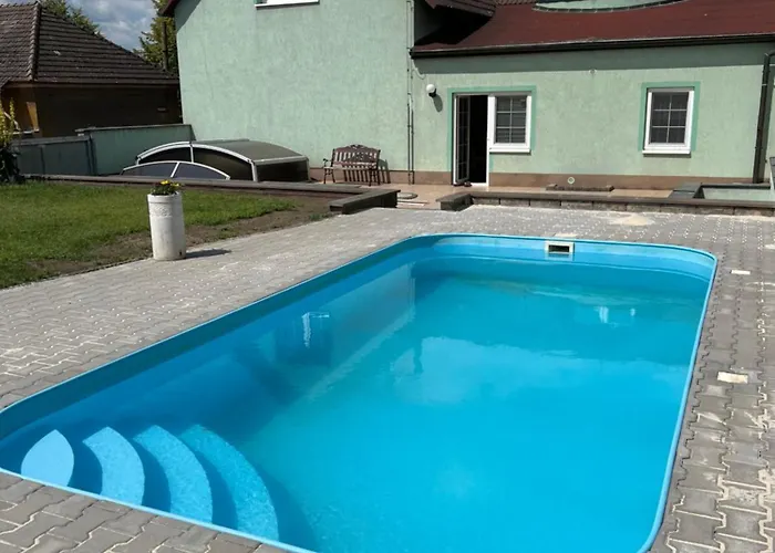 Se Společným Bazénem Zlonice